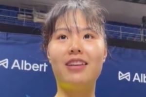 李月汝：我只能坐旋转木马这种儿童项目 跟佩奇玩刺激的 手都抖了