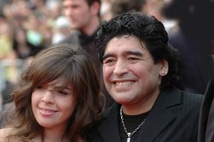 马拉多纳女儿：我们等待刑事判决，但他们已受到社会审判