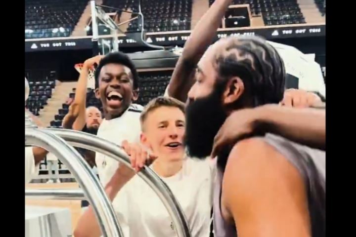 😍一车球鞋！哈登为巴黎青年队送惊喜 小球迷们都高兴疯了