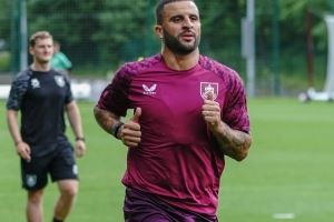 沃克评完美球员：左脚梅西、右脚丁丁、头球哈兰德、速度姆巴佩