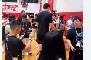 🔥拓记：约有30家媒体出席了杨瀚森的首次夏联媒体见面会