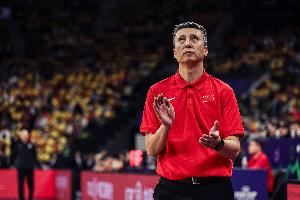 媒体人：中国男篮缺少稳定的强攻点 要控制失误和篮板球问题