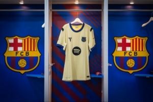 记者：巴萨今晚友谊赛战首尔FC，穿科比联名客场球衣致敬传奇