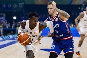 记者：施罗德&泰斯缺席与斯洛文尼亚热身赛 小瓦格纳&东契奇出战