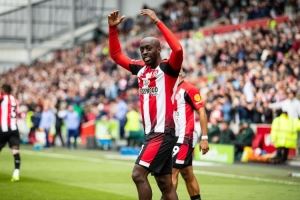 罗马诺：纽卡提出4000万镑新报价，维萨再次向布伦特福德要求转会