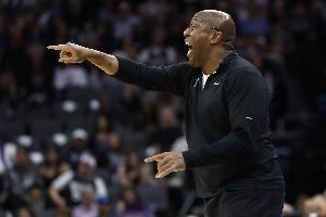 面包：这场总体而言打得很糟糕 甚至训练时都比今天的表现要好