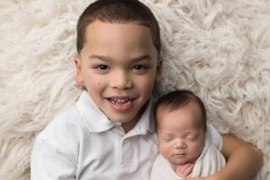 人生赢家！李凯尔更新社媒晒两个孩子近照：little Benny 💫