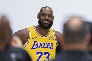 甜瓜：詹姆斯若今年跳出合同其他球队也会争抢 因为他依然能打