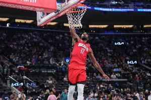 需要调整！伊森半场2中1得到3分3板1断1失误 进攻犯规&遭盖帽都有