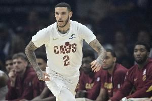 打得真不错！朗佐-鲍尔7投4中&三分4中2砍下11分6篮板6助攻