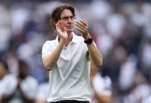 弗兰克:库杜斯能否出战曼联不确定 西蒙斯仍有很多提升空间 弗兰克:库杜斯能否出战曼联不确定 西蒙斯仍有很多提升空间