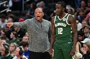 普林斯颈部拉伤!里弗斯:不清楚恢复时间表 会做更多检查评估 普林斯颈部拉伤!里弗斯:不清楚恢复时间表 会做更多检查评估