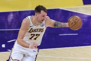 帕森斯:在保持顶级进攻的同时 东契奇展现了自己在防守端的蜕变 帕森斯:在保持顶级进攻的同时 东契奇展现了自己在防守端的蜕变