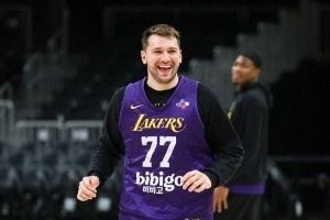 冲击六连胜!湖人官推晒训练照:今天有比赛 冲击六连胜!湖人官推晒训练照:今天有比赛