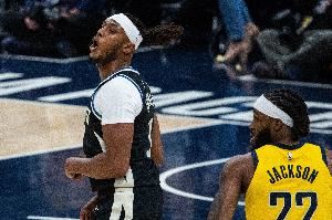 阴阳怪气点谁呢!特纳:不反感锦标赛球场 看着比黄色顺眼多了 阴阳怪气点谁呢!特纳:不反感锦标赛球场 看着比黄色顺眼多了