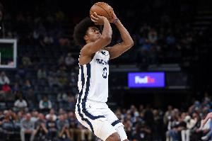 手感冰冷！韦尔斯10投仅2中&三分5中1得5分4板2断 正负值-27